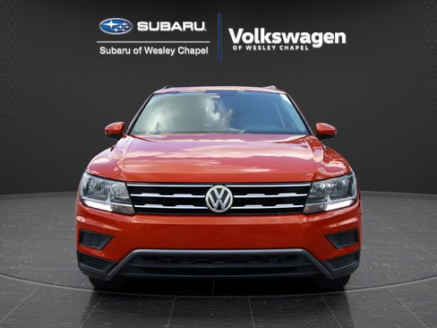Used 2019 Volkswagen Tiguan SE w/ Panoramic Sunroof Package FWD image 2