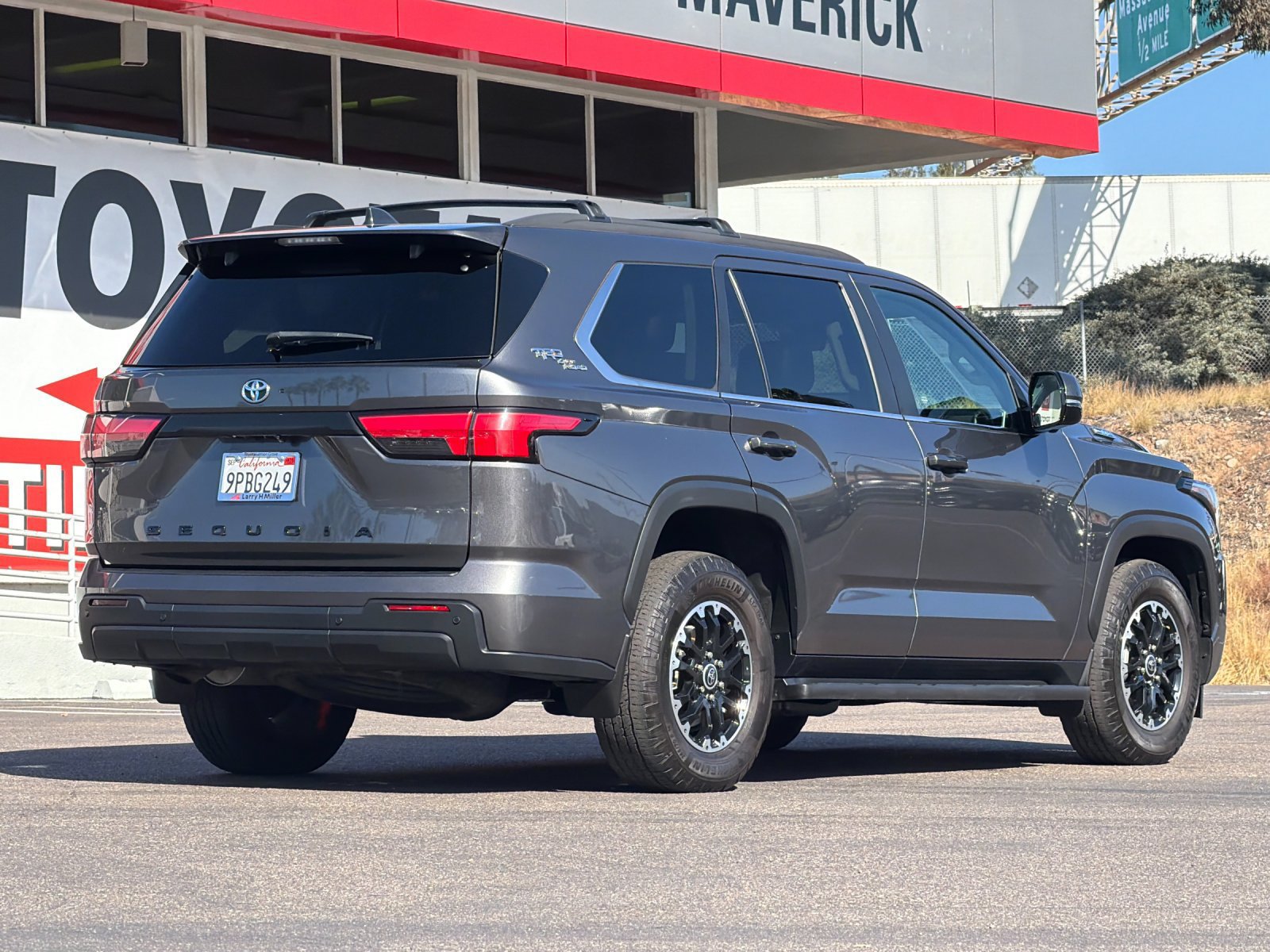 Used 2024 Toyota Sequoia SR5 w/ SR5 Premium Package AWD/4WD image 5
