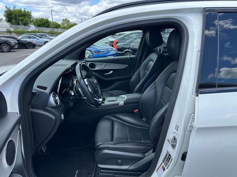 Used 2022 Mercedes-Benz GLC 300 image 2