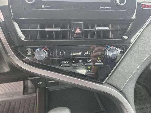 Used 2023 Toyota Camry SE image 14