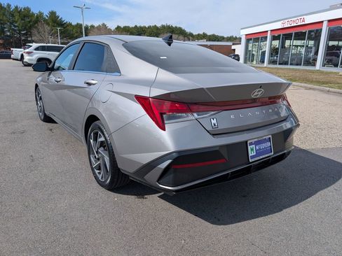 Used 2024 Hyundai Elantra SEL w/ Convenience Package FWD image 3