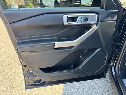 Used 2023 Ford Explorer Limited w/ Equipment Group 301A AWD/4WD image 30