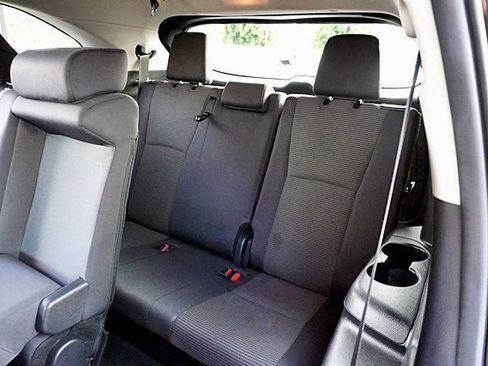 Used 2024 Toyota Highlander LE image 20