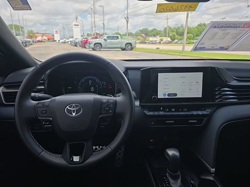 Used 2025 Toyota Camry SE w/ Convenience Package FWD image 12