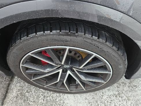 Used 2019 Audi Q8 Premium Plus w/ Premium Plus AWD/4WD image 5
