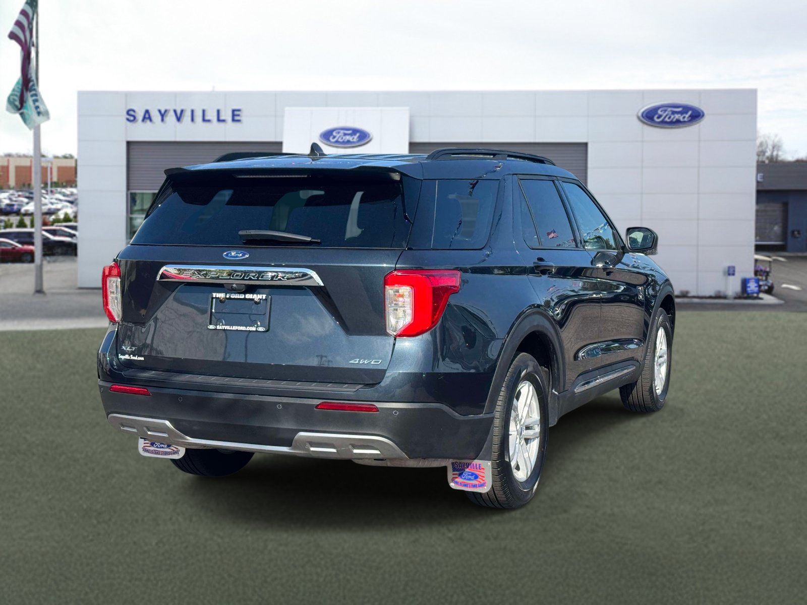 Certified 2023 Ford Explorer XLT w/ Equipment Group 202A AWD/4WD image 4