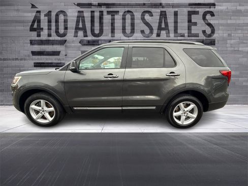 Used 2017 Ford Explorer XLT w/ Equipment Group 202A image 7