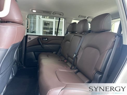 Used 2024 INFINITI QX80 Premium Select w/ All-Season Package AWD/4WD image 31