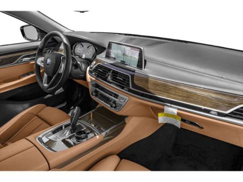 Used 2019 BMW 740i xDrive AWD/4WD image 18