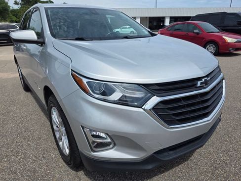 Used 2020 Chevrolet Equinox LT FWD image 2