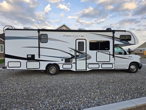 Used 2021 Ford E-450 and Econoline 450 Super Duty w/ Motorhome Prep Package image 6