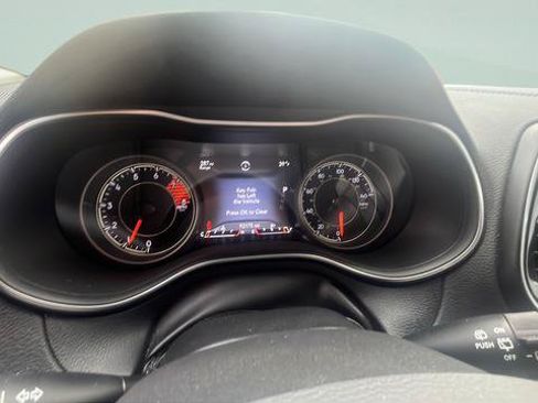 Used 2019 Jeep Cherokee Limited AWD/4WD image 12