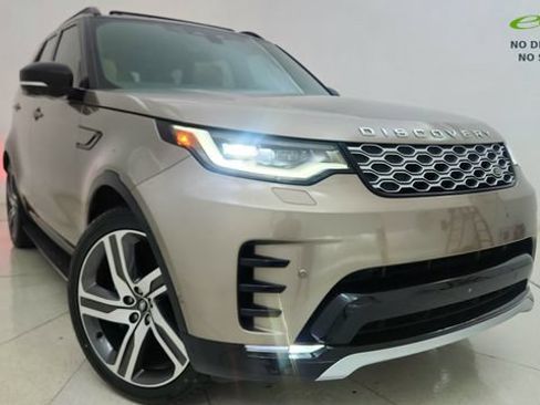 Used 2024 Land Rover Discovery Metropolitan Edition AWD/4WD image 16