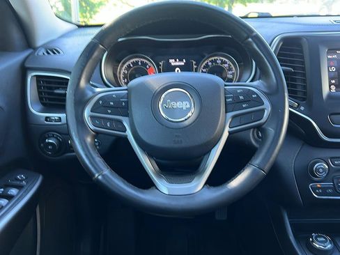 Used 2019 Jeep Cherokee Latitude Plus w/ Comfort/Convenience Group AWD/4WD image 13