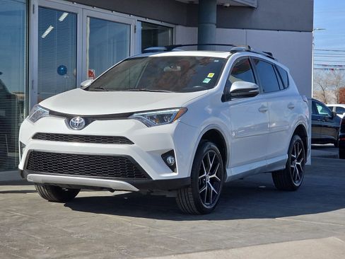 Used 2016 Toyota RAV4 SE image 2