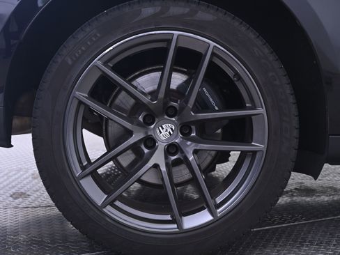 Certified 2023 Porsche Macan Turbo AWD/4WD image 13