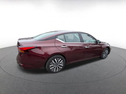 Used 2025 Nissan Altima 2.5 SV image 12
