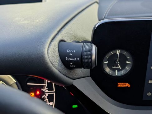 Used 2024 Lexus ES 300h w/ Premium Package image 28