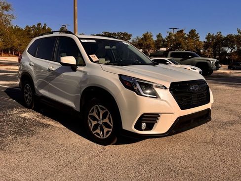 Used 2023 Subaru Forester Premium image 9