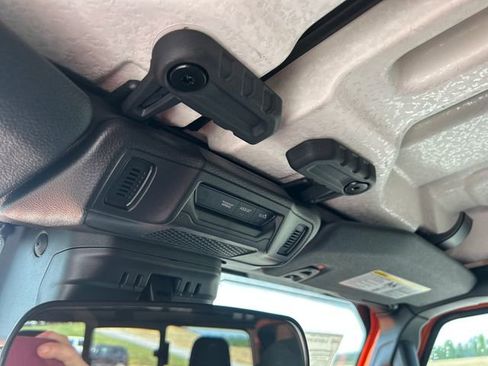 New 2025 Jeep Gladiator Sport image 30