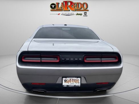 Used 2016 Dodge Challenger SXT image 8