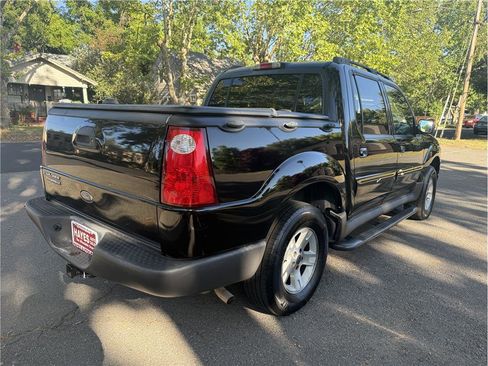 Used 2005 Ford Explorer Sport Trac XLT AWD/4WD image 5