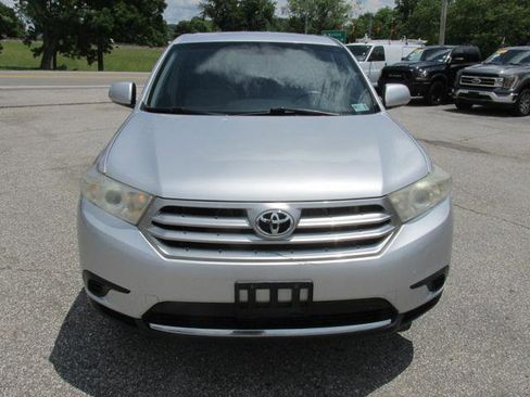 Used 2013 Toyota Highlander FWD w/ Cold Weather Pkg image 2