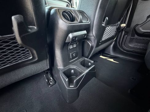 Used 2025 Jeep Wrangler Unlimited Rubicon AWD/4WD image 28