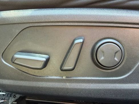 Used 2021 Hyundai Elantra SEL w/ Convenience + Premium Package FWD image 16