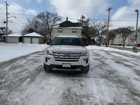 Used 2018 Ford Explorer XLT w/ Equipment Group 202A image 2