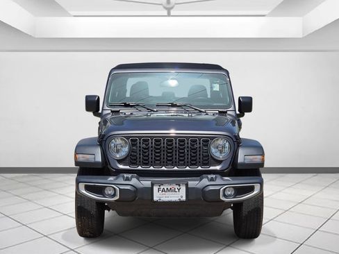 Used 2024 Jeep Gladiator Sport AWD/4WD image 2