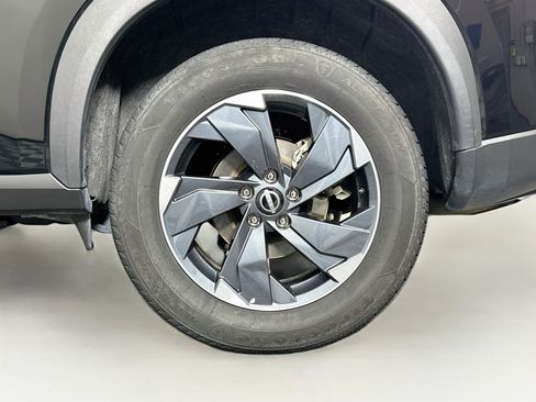 Used 2025 Nissan Rogue SV AWD/4WD image 11