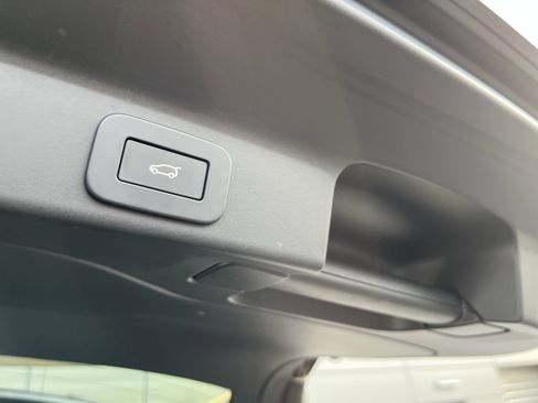 Used 2024 Jaguar F-PACE R-Dynamic S image 39