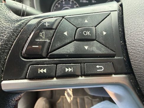 Used 2019 Nissan Kicks SR FWD image 16
