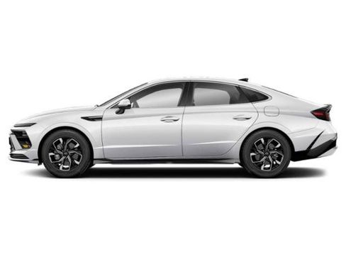 Used 2025 Hyundai Sonata SEL FWD image 2