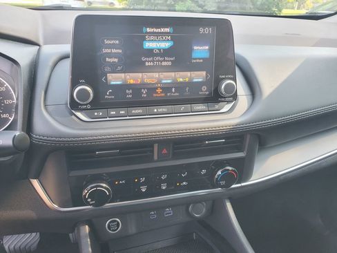Used 2023 Nissan Rogue S AWD/4WD image 14