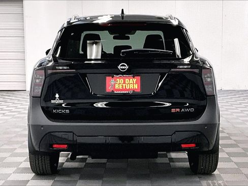 New 2026 Nissan Kicks SR w/ SR Premium Package AWD/4WD image 10