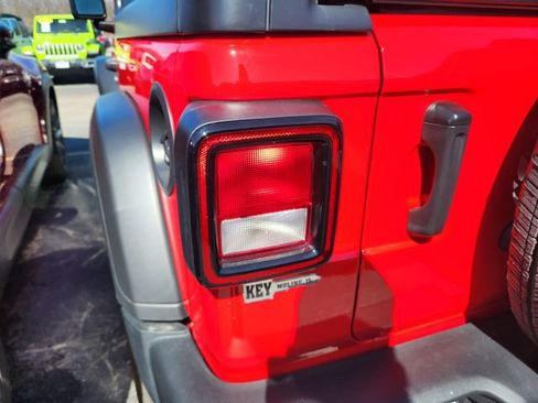 Used 2023 Jeep Wrangler Sport S image 5