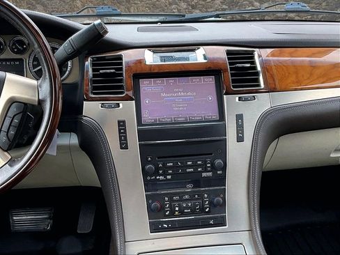 Used 2013 Cadillac Escalade Platinum image 5