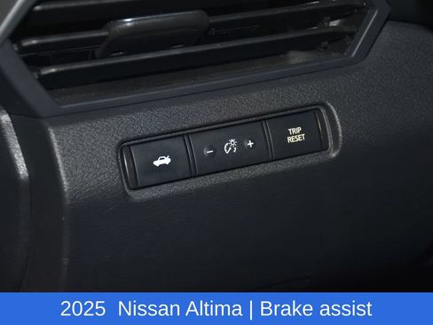 Used 2025 Nissan Altima 2.5 SV FWD image 9