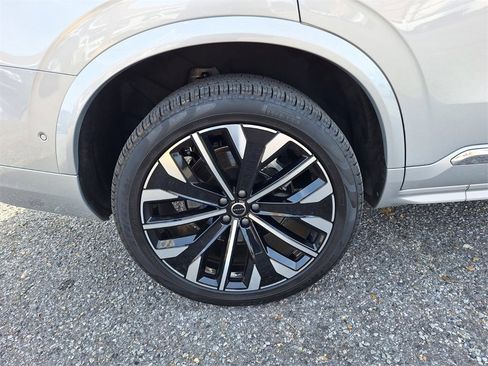 Used 2025 Volvo XC90 B6 Plus image 25