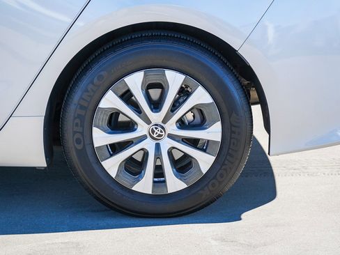 Used 2021 Toyota Prius Prime XLE w/ Carpet Mat Package (TMS) image 6