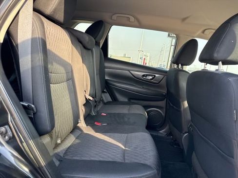 Used 2017 Nissan Rogue SV w/ SV Premium Package image 15