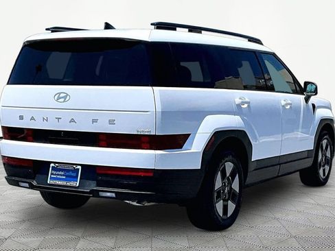 Used 2025 Hyundai Santa Fe SEL FWD image 2
