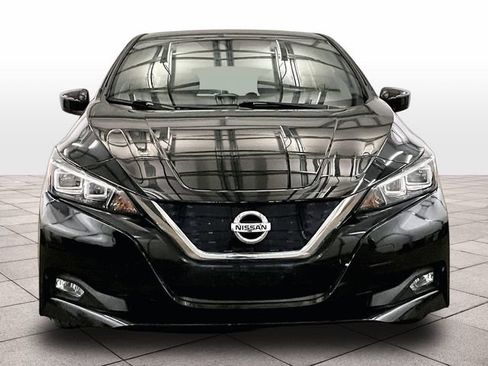 Used 2019 Nissan Leaf SV w/ SV Technology Package FWD image 3