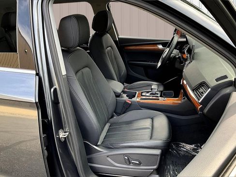 Used 2023 Audi Q5 2.0T Premium w/ Convenience Package image 29