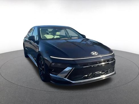 Used 2025 Hyundai Sonata SEL FWD image 3