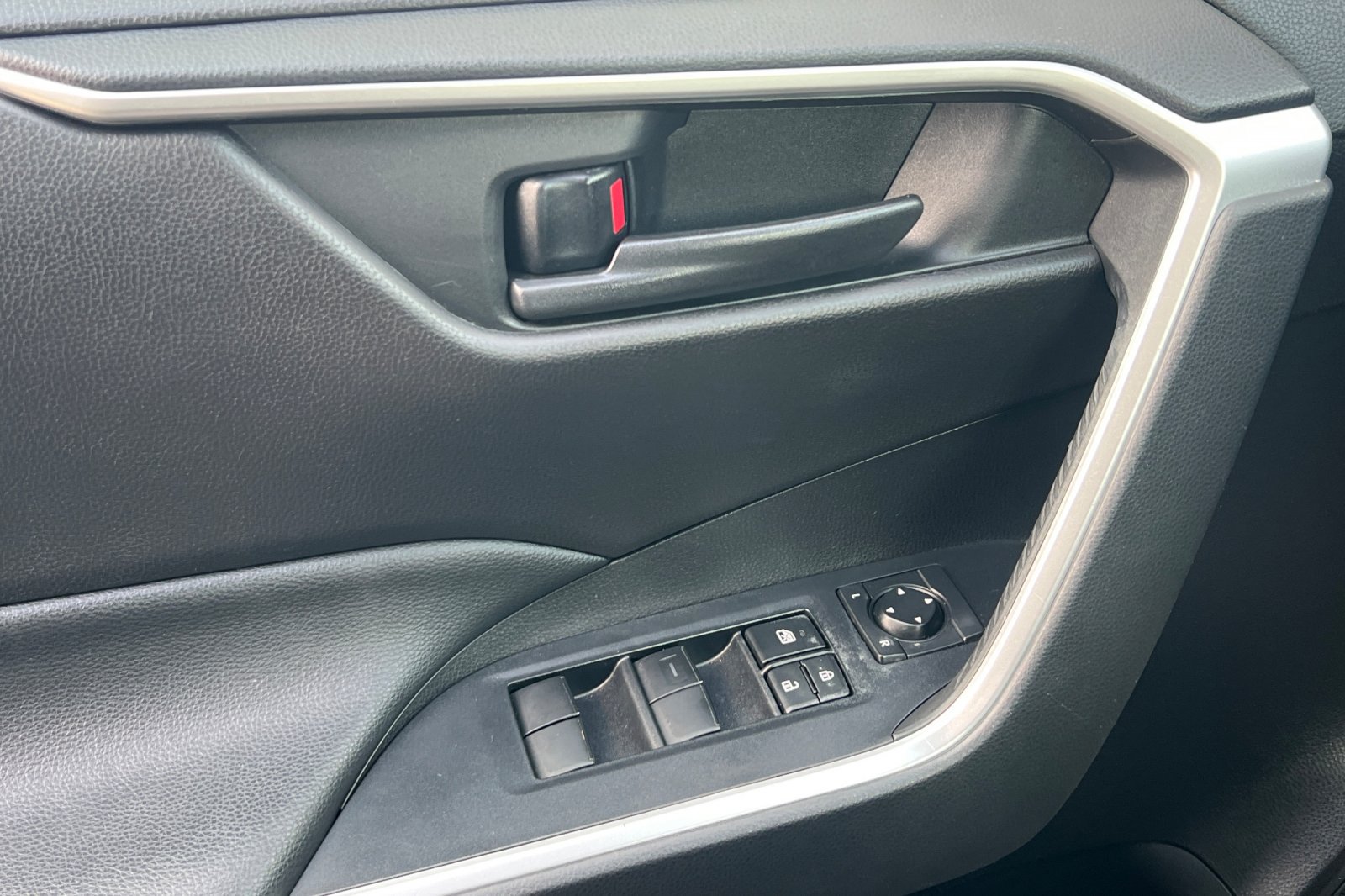 Certified 2022 Toyota RAV4 LE AWD/4WD image 11