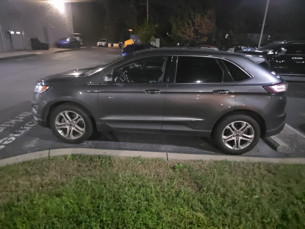 Used 2017 Ford Edge Titanium w/ Technology Package FWD image 10