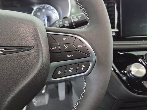 New 2026 Chrysler Pacifica Select image 18